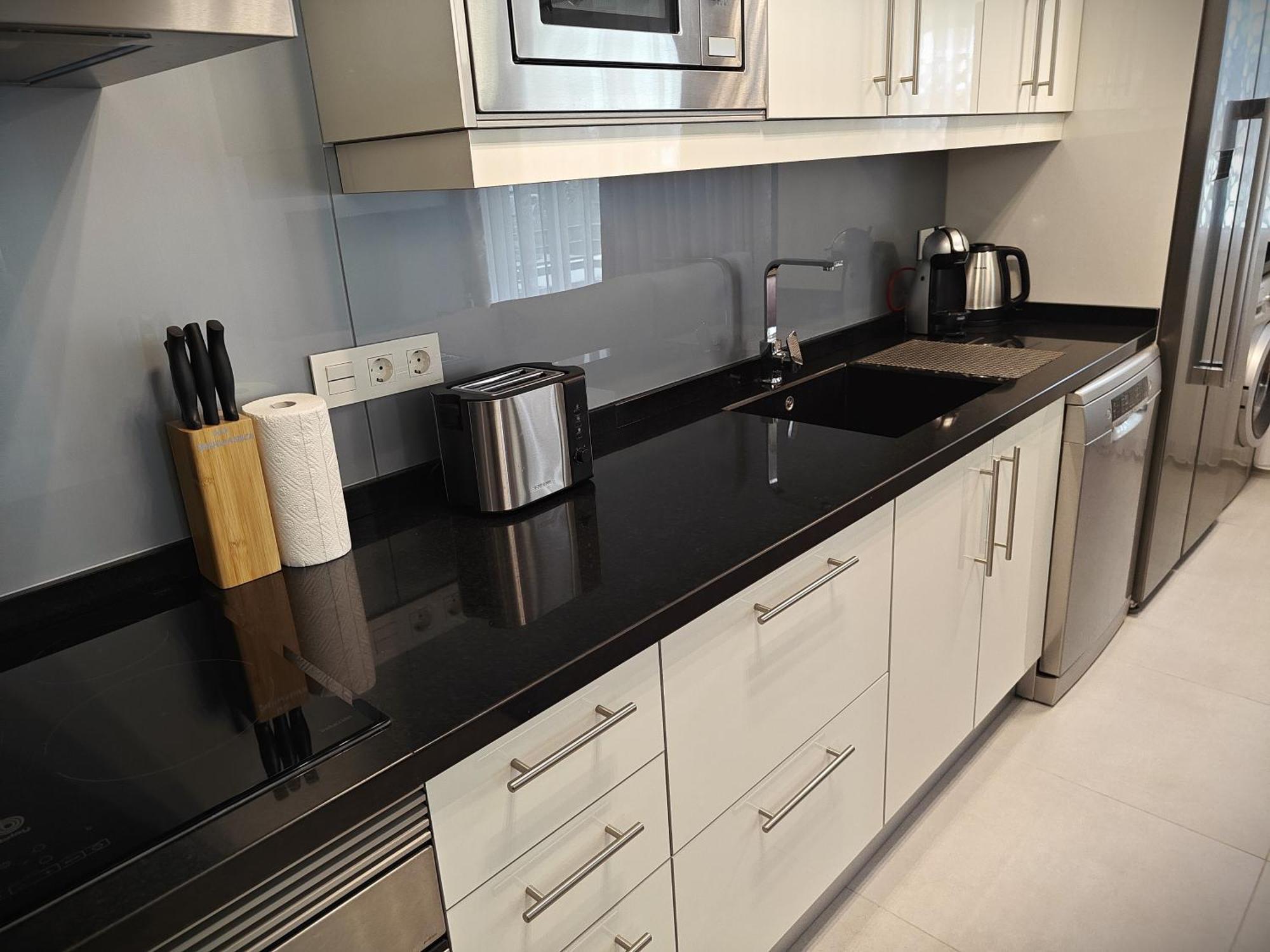 Sun Apartment - 3 Bedrooms, Priv Parking, Pool, Ac, Tv Channels, Fibre Net Los Cristianos  Exterior foto